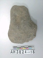 藏品(小型淺腰舌刃打製石斧)的圖片